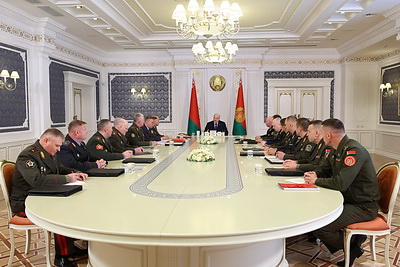 Лукашенко собрал совещание с силовиками. Тема - итоги проверки одной из бригад внутренних войск