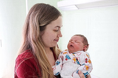 \"Сделали для семьи главный подарок\". В Витебском областном роддоме прошел праздник для мам