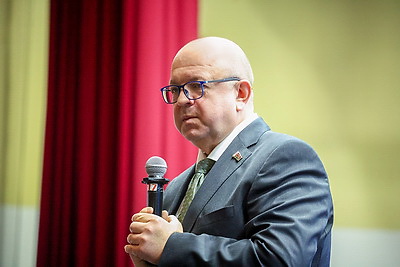 Сохранить настоящее и почаще задумываться, что ждет в будущем. Какие темы звучали на встрече Жука с кобринчанами