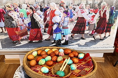 Богатство культуры через простые вещи. Выставка \"Народ багаты на розныя святы\" открылась в Гомеле