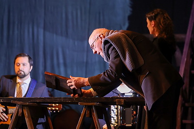 Владимирский академический театр драмы представил спектакль \"Черные доски\" на театральном форуме \"M.@rt.контакт\"