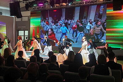 Шаг во взрослую жизнь: в Могилеве самым талантливым и творческим ребятам региона вручили первые паспорта