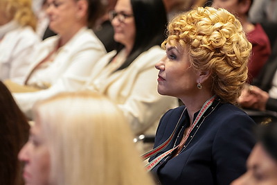 От традиций к современности. Около 300 участниц собрал в Минске форум \"Труд. Созидание. Будущее\"