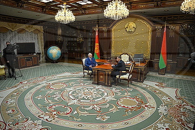 Лукашенко дал совет по АПК: копить деньги не надо, лучше вкладывать в дело, в землю