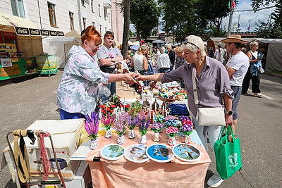 Около 480 участников собрал в фестивальном Витебске \"Задзвінскі кірмаш\"