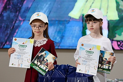 \"Нам мир завещано беречь\". В Минске подвели итоги конкурса детских рисунков