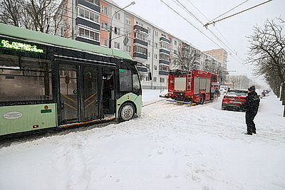 В Минске более 180 единиц техники и свыше 1,5 тысячи человек ликвидируют последствия снегопада
