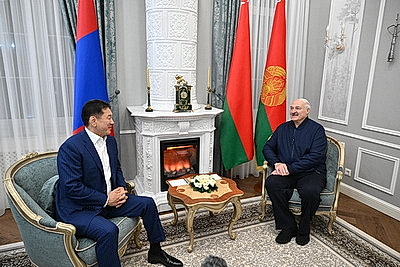 Президенты Беларуси и Монголии встретились в неформальной обстановке