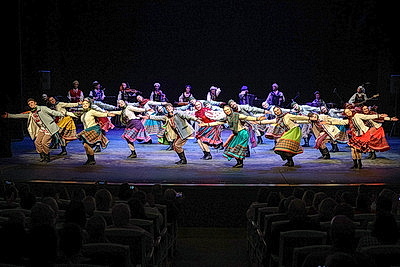 Новую театрализованную программу \"Масленка\" представил хореографический ансамбль \"Хорошки\"