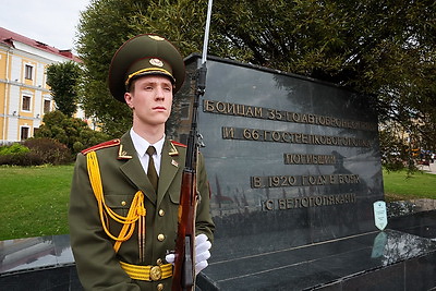 \"В единстве наша сила\": митинг-реквием прошел на площади Славы в Могилеве