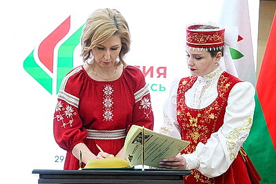\"Белая Русь\" заключила международные договоры о сотрудничестве на межпартийной конференции в Бресте