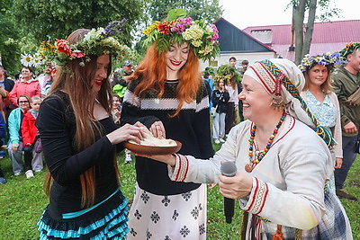 Театр огня и живая музыка: этнопраздник \"Купальские вечера\" прошел в Сморгонском районе