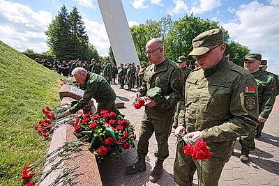 Выставка военной техники в Лиде у Кургана Бессмертия пополнилась новыми образцами