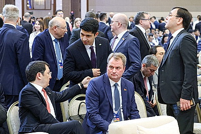 Турчин принимает участие в пленарном заседании инвестфорума в Ташкенте