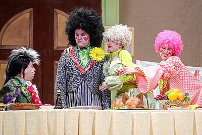 В Гродненском областном драматическом театре готовят премьеру - комедию-буфф \"Свадьба\"