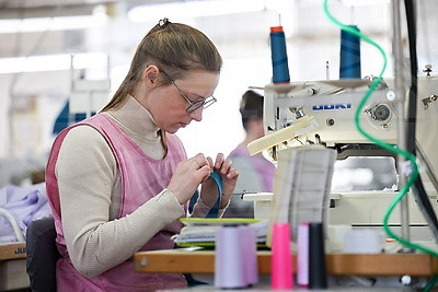 Одно из самых \"женских\" предприятий страны: швейная фабрика в Дзержинске