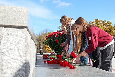 Финалисты конкурса \"Семья года\" почтили память героев Великой Отечественной войны в Минске