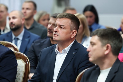 Представители бизнеса посетили с экскурсией Дворец Независимости