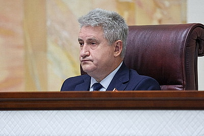 \"Максимально задействовать полномочия для реализации решений\". Сергеенко о ключевой задаче на сессию