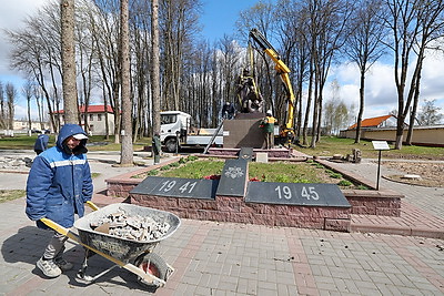В Витебском районе завершается реконструкция братской могилы