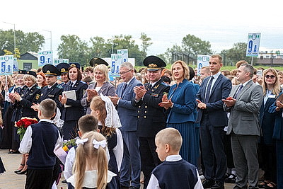 Торжественная линейка в Сеницкой средней школе объединила более 1 тыс. учащихся