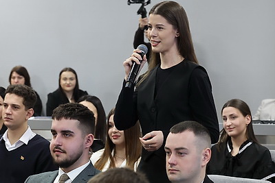 Председатель Могилевского облисполкома встретился с лучшими молодыми специалистами области