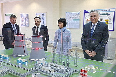 Представители агентств ООН в Беларуси посетили социальные объекты Островца и БелАЭС