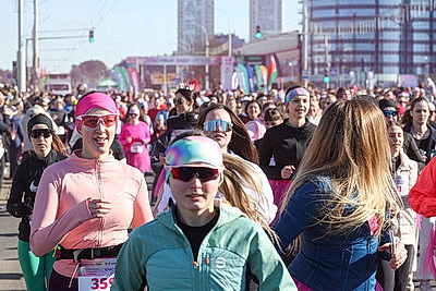 \"Заряд эндорфинами и цветы на финише\". \"Красивый забег\" прошел в Минске