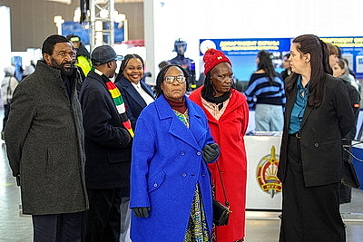 Парламентская делегация Зимбабве посетила ПВТ и ММВЦ