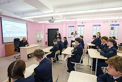 Торжественная линейка в Сеницкой средней школе объединила более 1 тыс. учащихся