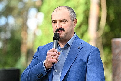Памятник легендарному спортсмену Александру Медведю открыли на Восточном кладбище в Минске