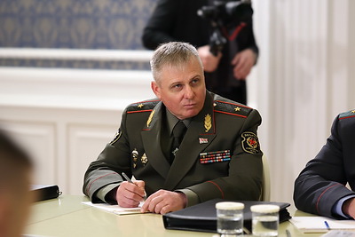 Лукашенко собрал совещание с силовиками. Тема - итоги проверки одной из бригад внутренних войск