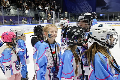 В хоккей играют не только мужчины. Всемирный женский хоккейный матч прошел в Минске