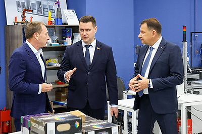 Способность превращать знания в действия. Снопков встретился с молодыми аналитиками