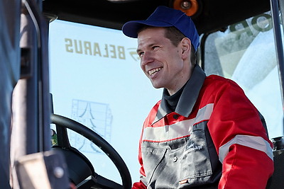 В Минской области весенний сев начали с ярового ячменя