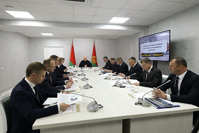 Лукашенко ознакомился с развитием производства отечественного пассажирского транспорта