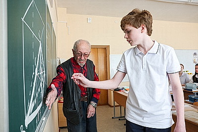 Преподавать намерен до 99 лет. Откуда берутся силы у третьего народного учителя Беларуси