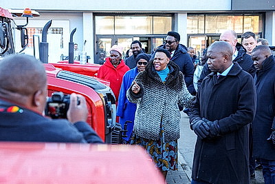 Парламентская делегация Зимбабве посетила РНПЦ \"Мать и дитя\" и МТЗ