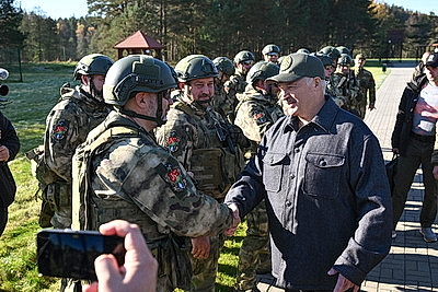 Лукашенко ставит задачу по развитию в Беларуси народного ополчения