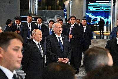 Лукашенко в Астане посетил выставку цифровых достижений стран ЕАЭС