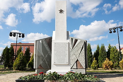 В Березе прошли автопробег, шествие и митинг в память о жертвах концлагеря \"Береза-Картузская\"