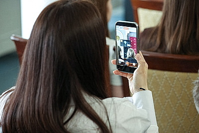 Победителей конкурса видеоблогеров \"Деньги имеют значение\" наградили в Нацбанке