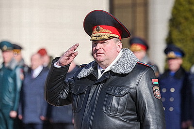 Гродненские милиционеры прошли торжественным маршем по центру города