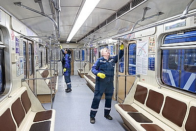 Чистота по регламенту: как готовят к рейсу автобусы, тепловозы и поезда метро