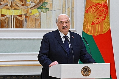 Лукашенко в преддверии Дня народного единства вручил госнаграды заслуженным представителям различных сфер