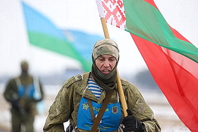 Брестские десантники пробежали марш-бросок на 5 км во время проверки боеготовности ВС