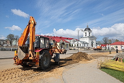 Молодой лес, обновленные улицы, цветники: Жировичи всем миром вышли на субботник