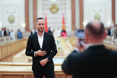 Представители бизнеса посетили с экскурсией Дворец Независимости