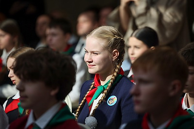 \"Важный день, который останется в памяти\". Столичным школьникам вручили паспорта в Минской ратуше