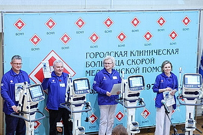 Пять аппаратов ИВЛ передали Городской клинической больнице скорой медицинской помощи